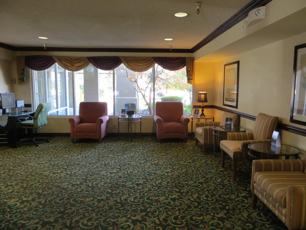 Baymont By Wyndham Kalamazoo East Extérieur photo