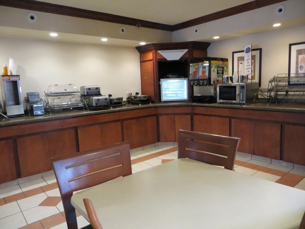 Baymont By Wyndham Kalamazoo East Extérieur photo