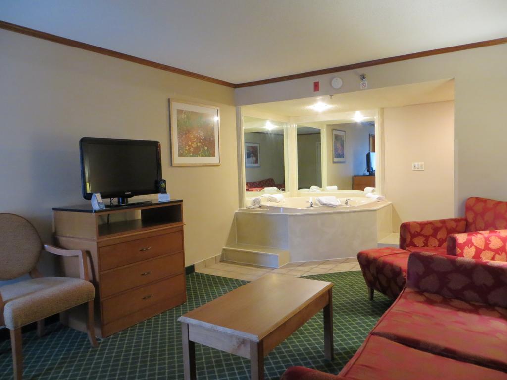 Baymont By Wyndham Kalamazoo East Extérieur photo