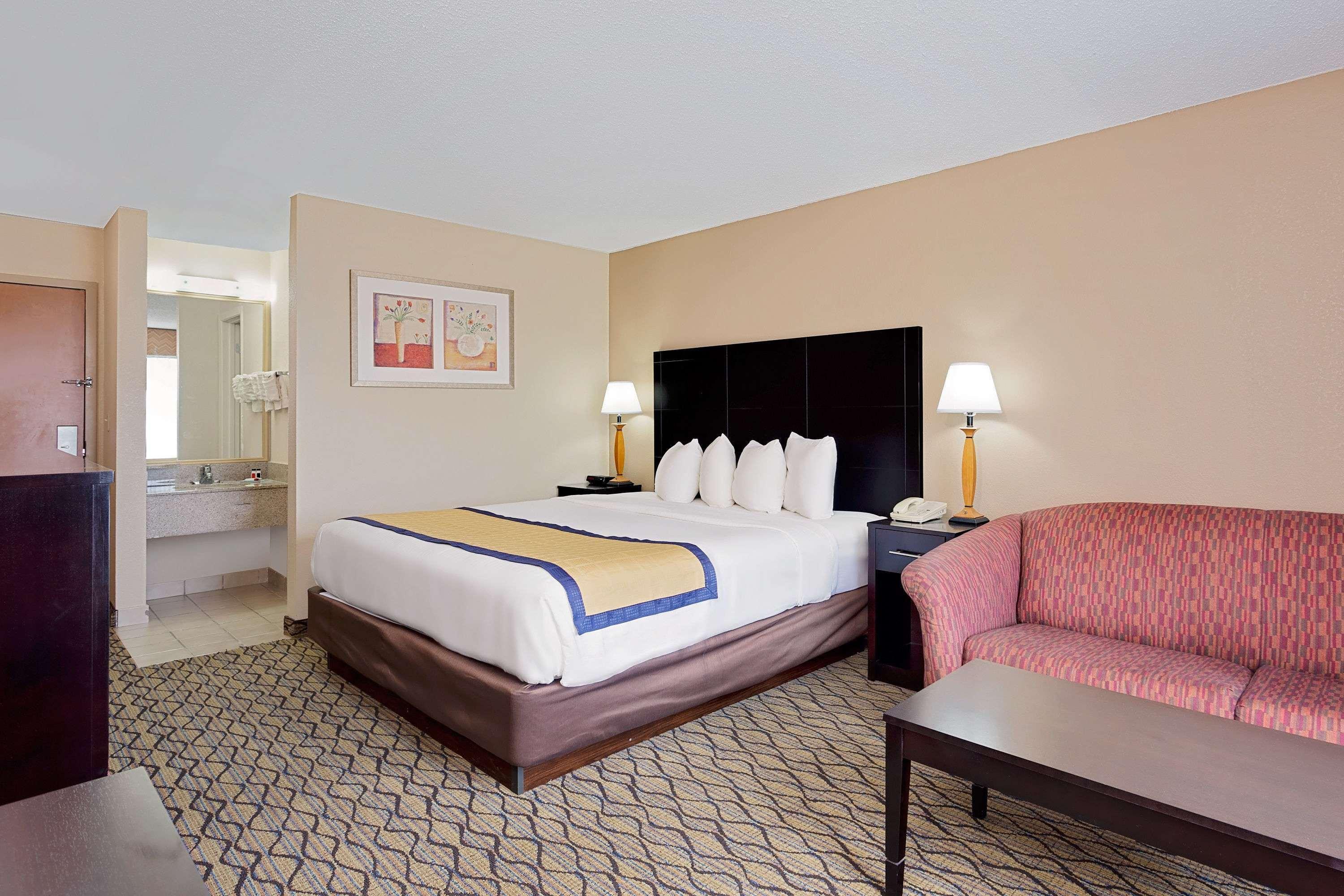 Baymont By Wyndham Kalamazoo East Extérieur photo