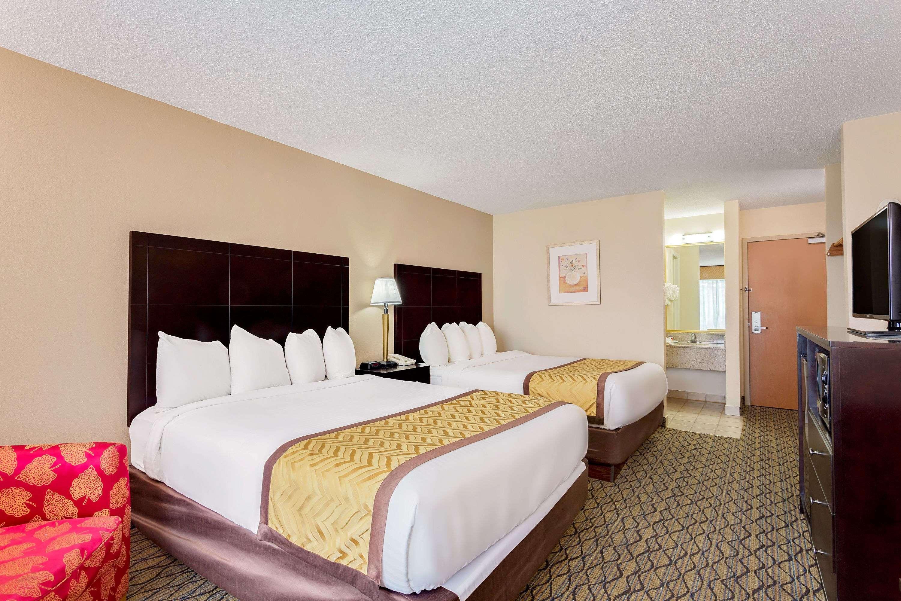 Baymont By Wyndham Kalamazoo East Extérieur photo