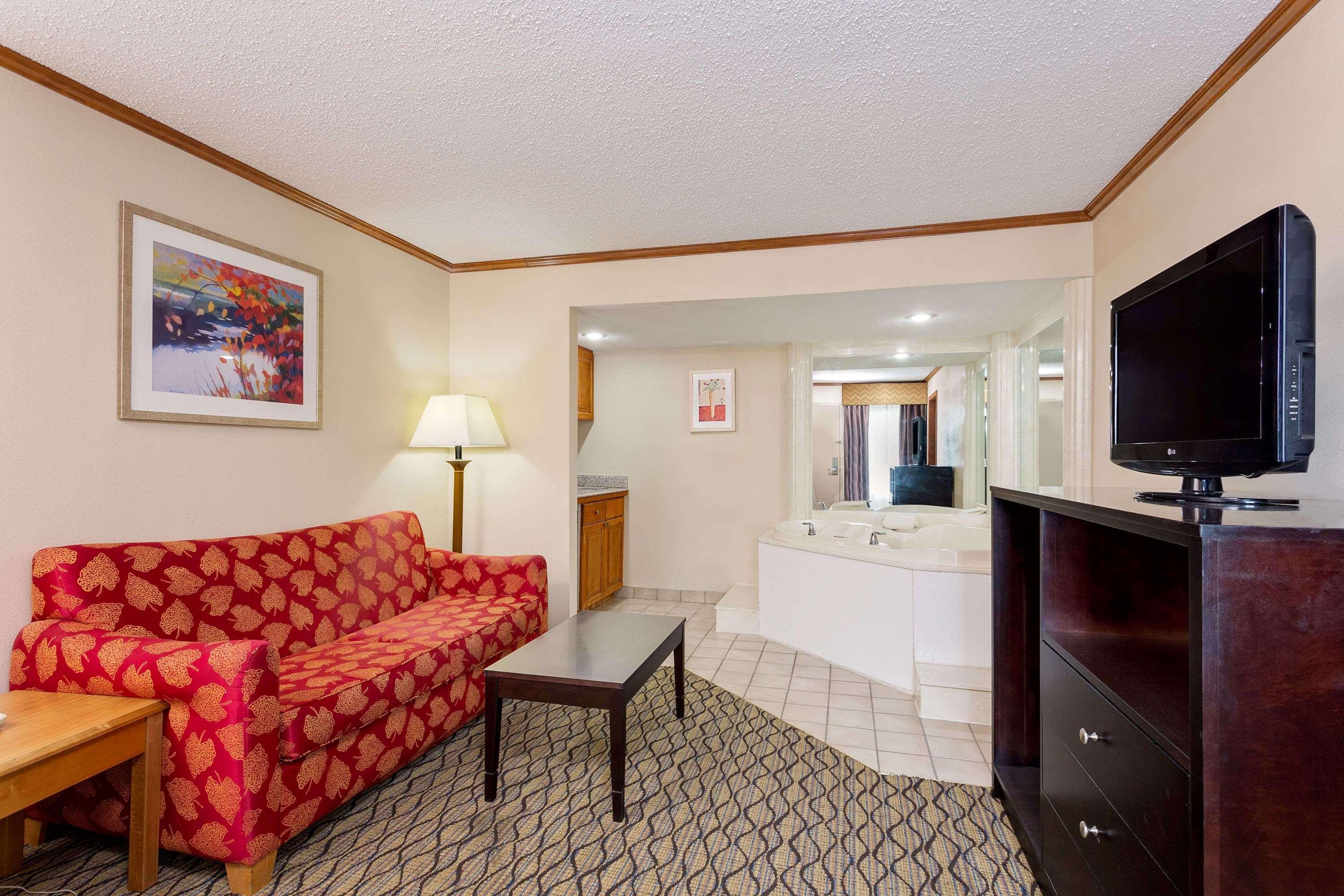 Baymont By Wyndham Kalamazoo East Extérieur photo