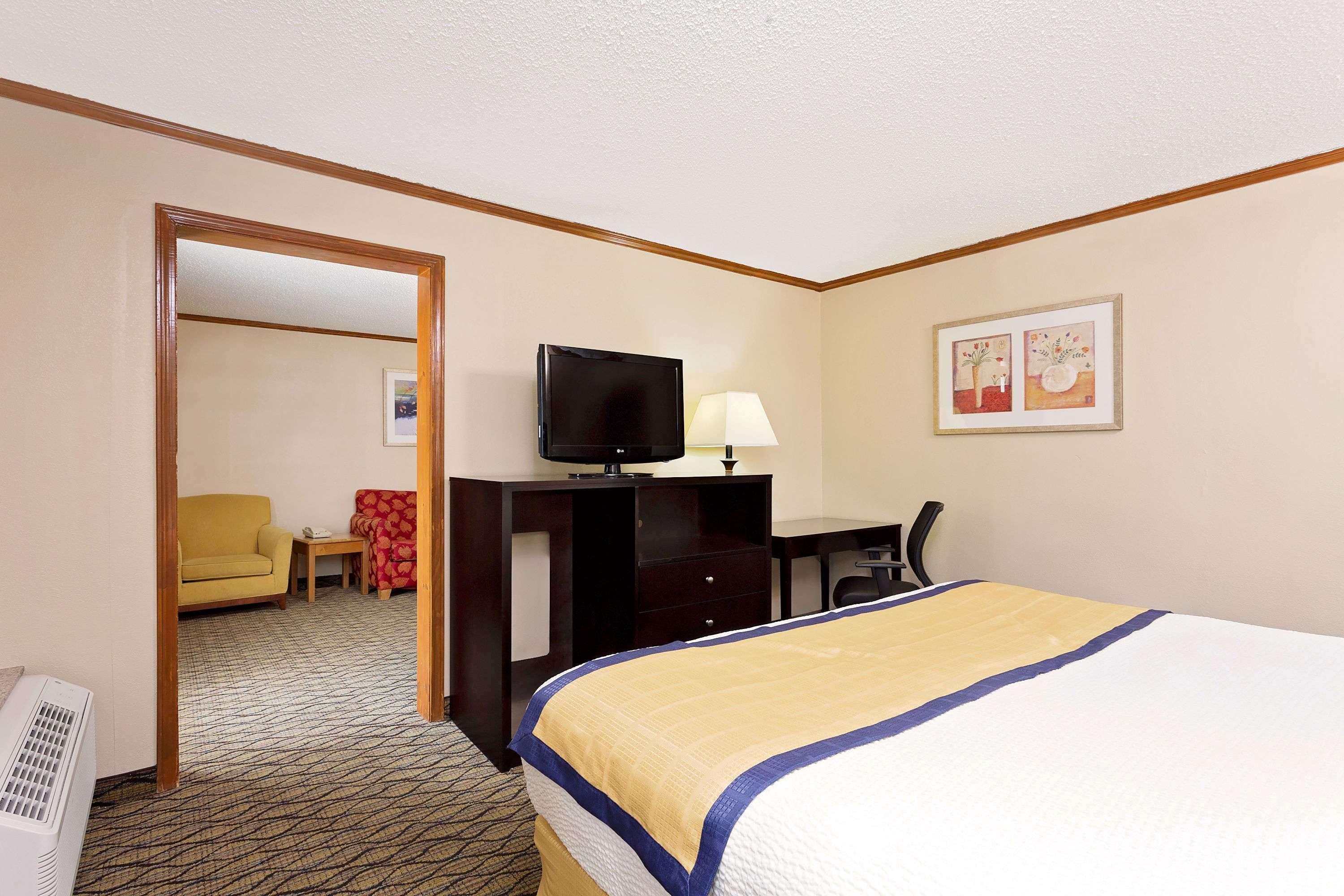 Baymont By Wyndham Kalamazoo East Extérieur photo