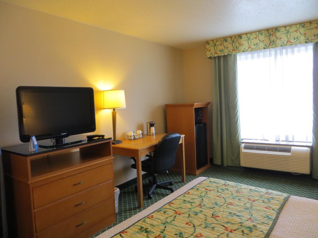 Baymont By Wyndham Kalamazoo East Extérieur photo
